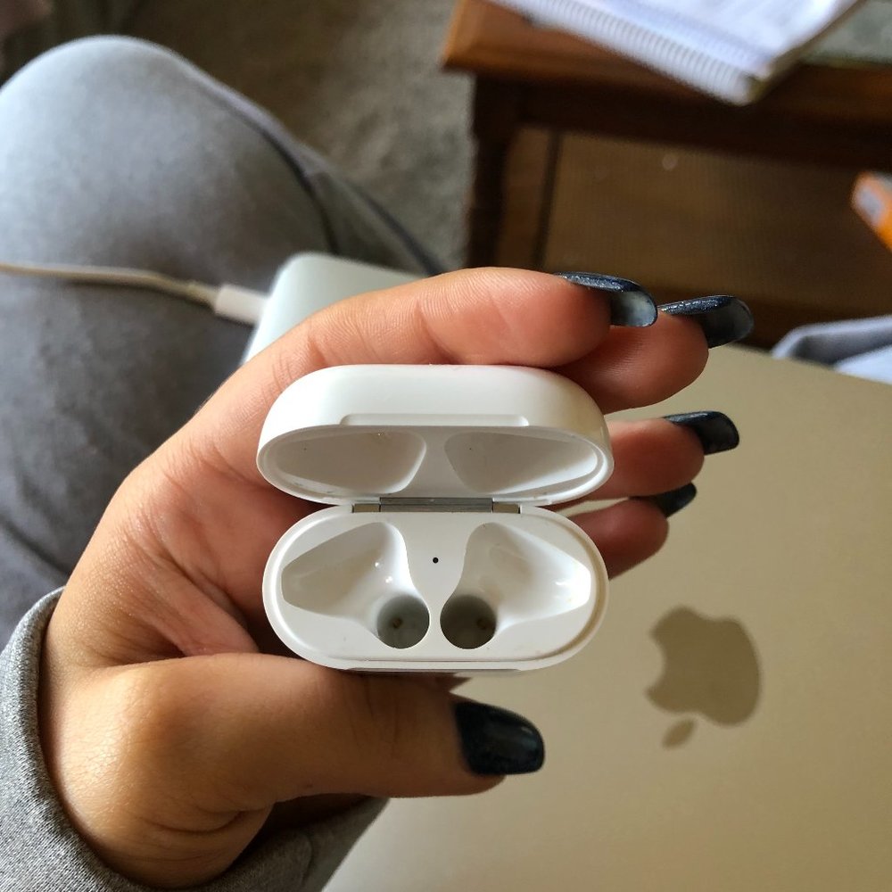Airpods 2nd Generation charging case